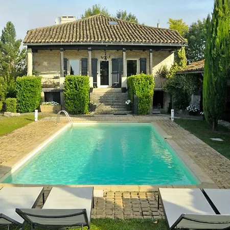 Vila Sleeps 8 Wifi *